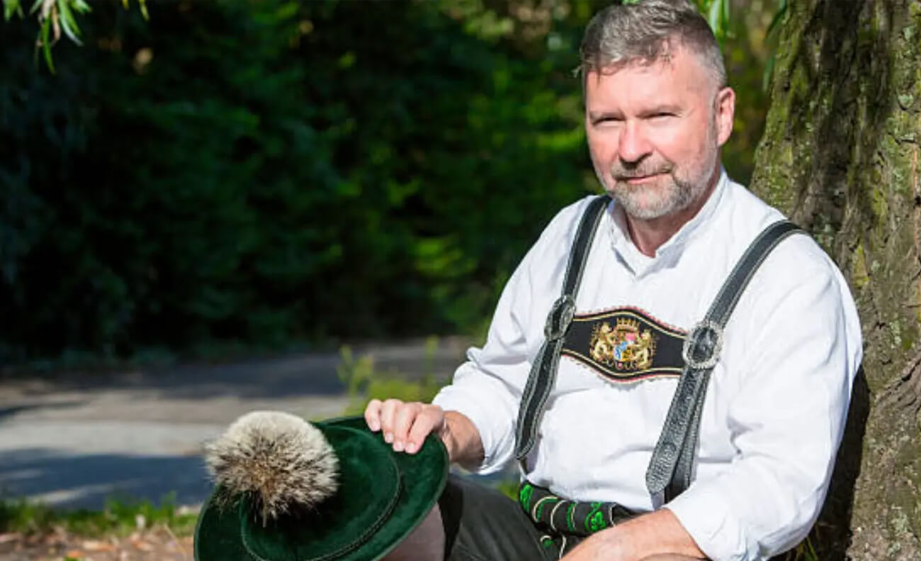 How to Put On Suspenders: Complete Guide with Tips